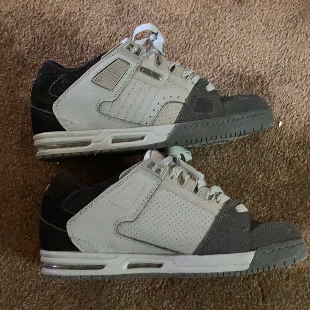 Globe skate shoe, Sabre size 12